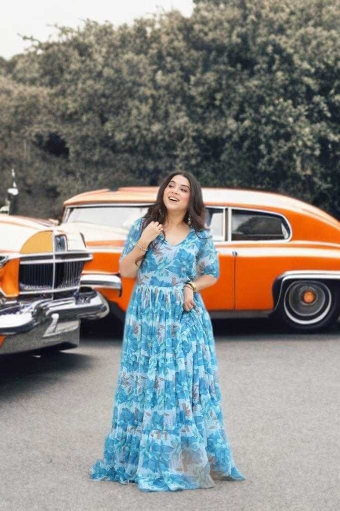 kRAZY-tHREAD-17.jpg Elegant Georgette Printed Gown with Fancy V-Neck – 6 Meter Flair & Full Lining - Image 8