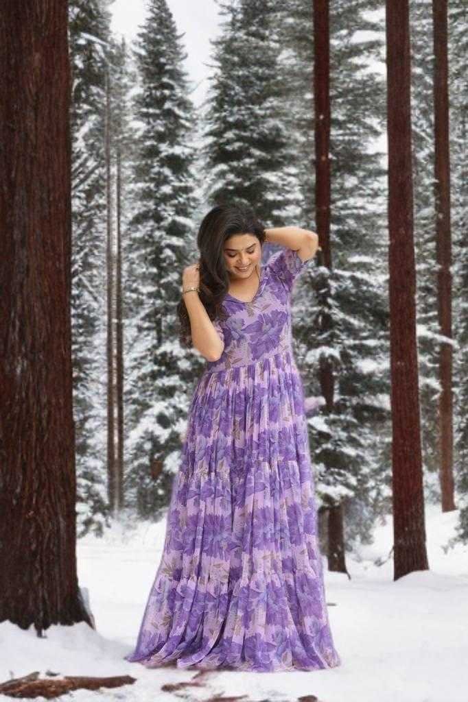 kRAZY-tHREAD-4.jpg Elegant Georgette Printed Gown with Fancy V-Neck – 6 Meter Flair & Full Lining - Image 6