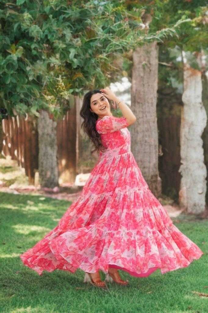 kRAZY-tHREAD-7.jpg Elegant Georgette Printed Gown with Fancy V-Neck – 6 Meter Flair & Full Lining - Image 3