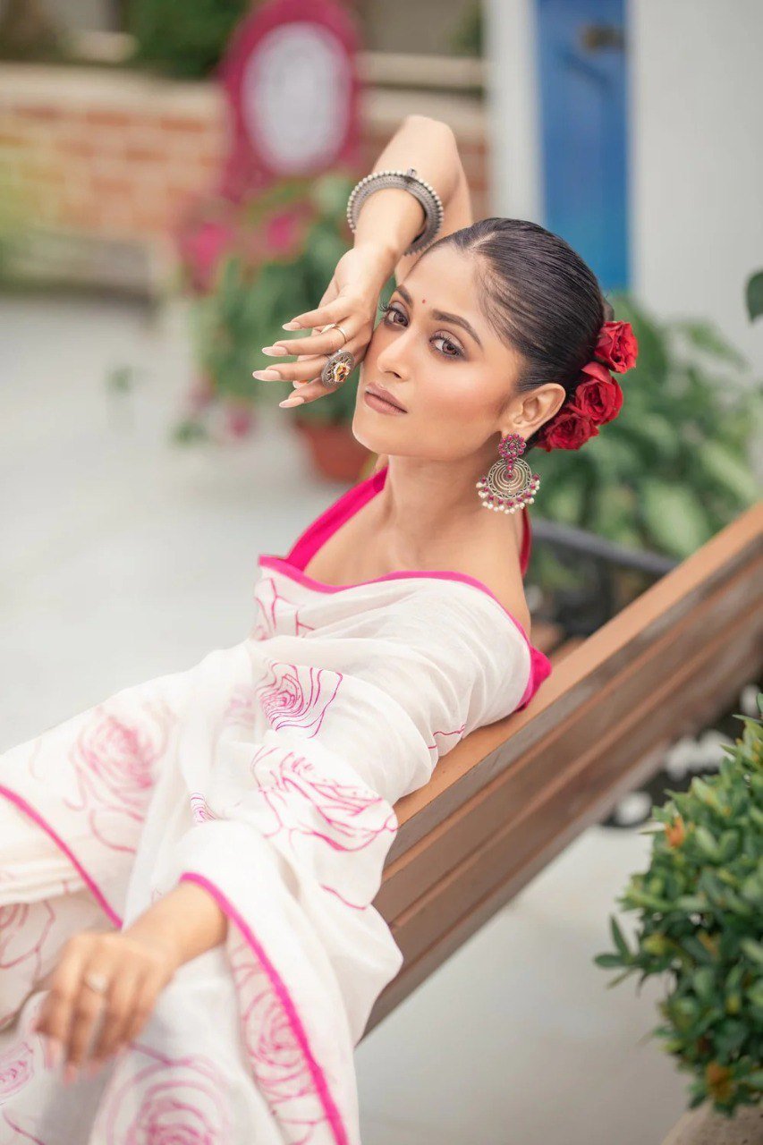 offwhite linen cotton digital print saree with handmade zalar offwhite linen cotton digital print saree with handmade zalar